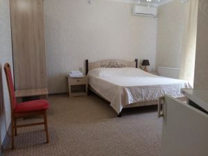 Фотография 6 из 16 - Отель "Три сосны" в центре Феодосии